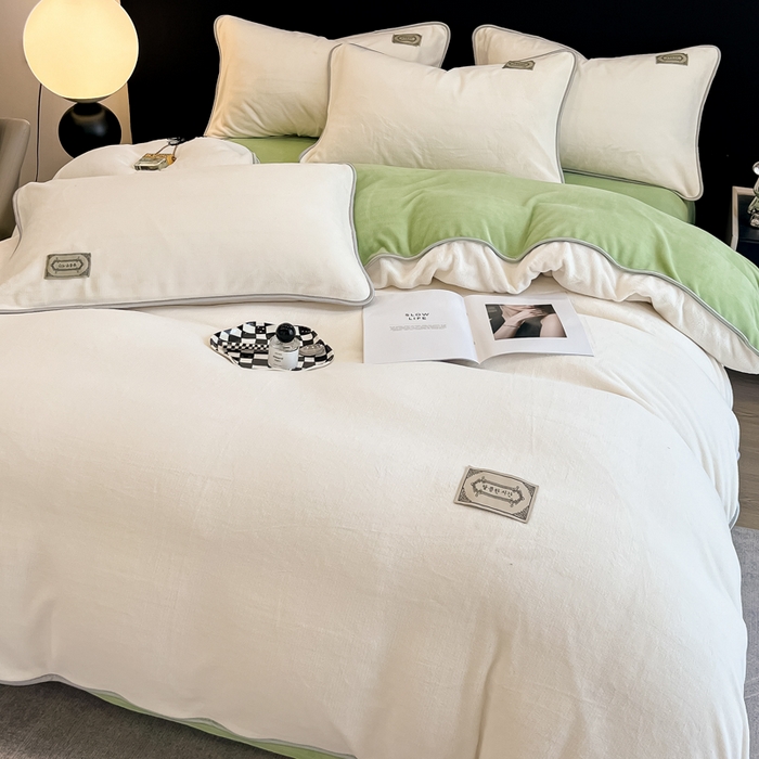 91家纺网 家纺一手货源 找家纺 眠博士 2025新款时尚款牛奶绒加厚保暖四件套四件套 时尚款-白拼果绿