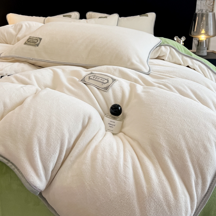 91家纺网 家纺一手货源 找家纺 眠博士 2025新款时尚款牛奶绒加厚保暖四件套四件套 时尚款-白拼果绿