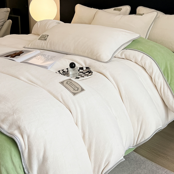 91家纺网 家纺一手货源 找家纺 眠博士 2025新款时尚款牛奶绒加厚保暖四件套四件套 时尚款-白拼果绿