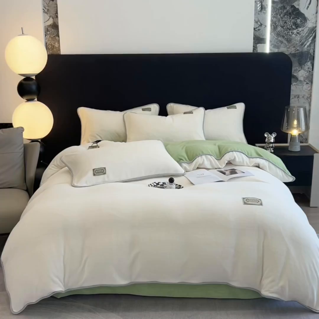 91家纺网 家纺一手货源 找家纺 眠博士 2025新款时尚款牛奶绒加厚保暖四件套四件套 时尚款-白拼果绿
