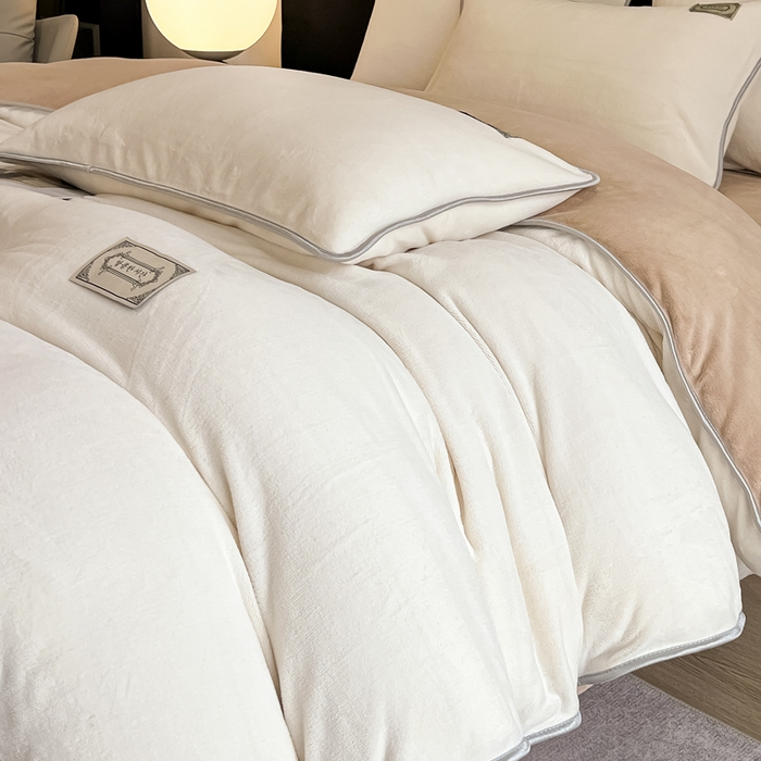 91家纺网 家纺一手货源 找家纺 眠博士 2025新款时尚款牛奶绒加厚保暖四件套四件套 时尚款-白拼咖