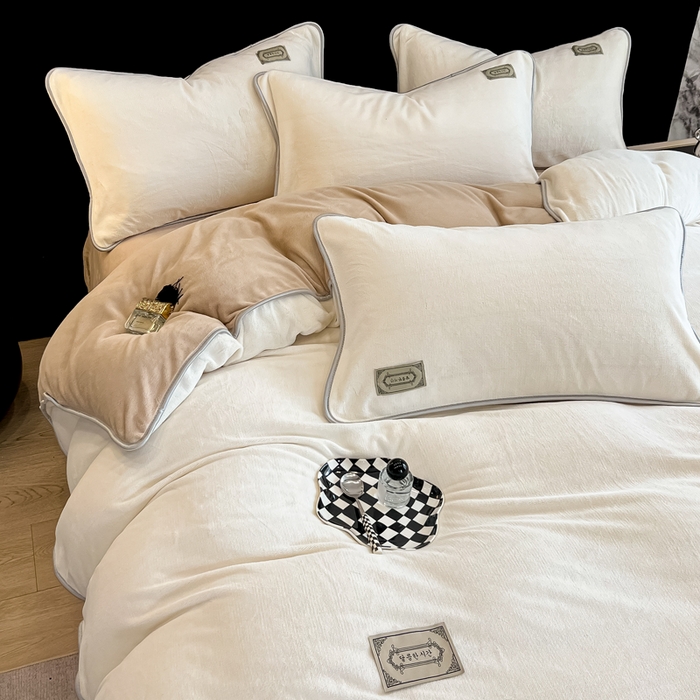 91家纺网 家纺一手货源 找家纺 眠博士 2025新款时尚款牛奶绒加厚保暖四件套四件套 时尚款-白拼咖