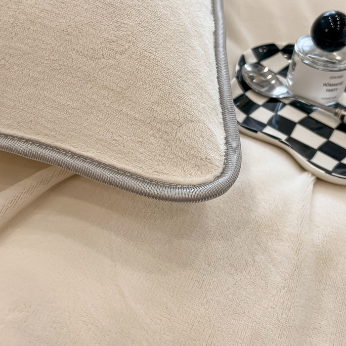 91家纺网 家纺一手货源 找家纺 眠博士 2025新款时尚款牛奶绒加厚保暖四件套四件套 时尚款-白拼咖