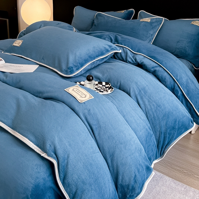 91家纺网 家纺一手货源 找家纺 眠博士 2025新款时尚款牛奶绒加厚保暖四件套四件套 时尚款-靛青