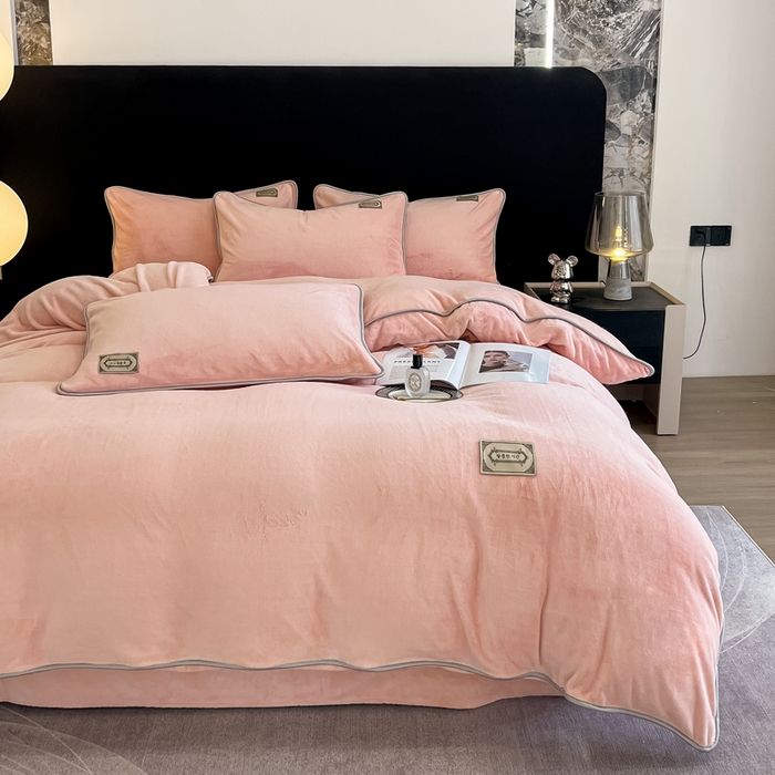 91家纺网 家纺一手货源 找家纺 眠博士 2025新款时尚款牛奶绒加厚保暖四件套四件套 时尚款-粉色