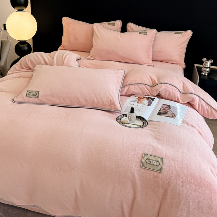 91家纺网 家纺一手货源 找家纺 眠博士 2025新款时尚款牛奶绒加厚保暖四件套四件套 时尚款-粉色