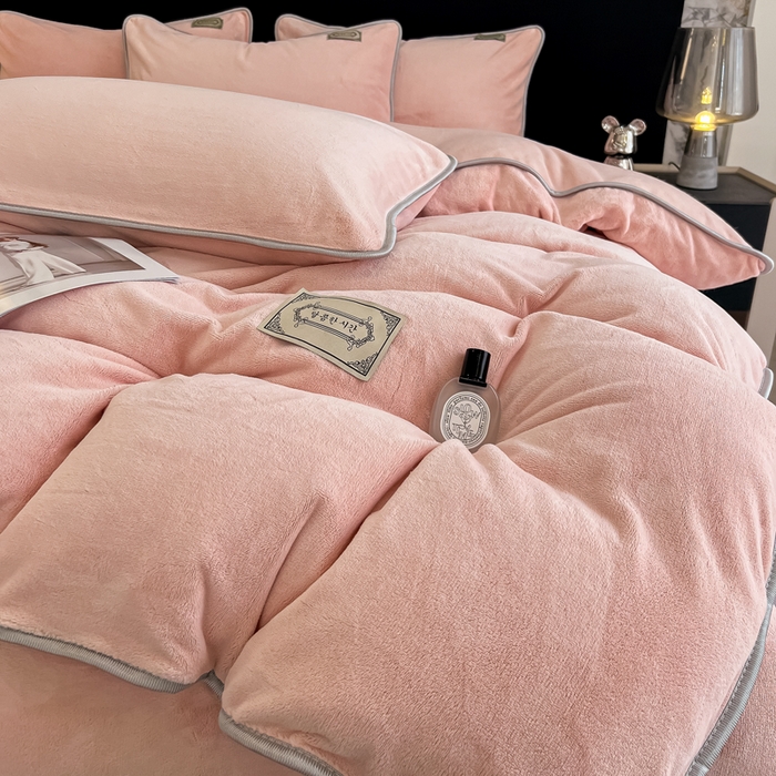 91家纺网 家纺一手货源 找家纺 眠博士 2025新款时尚款牛奶绒加厚保暖四件套四件套 时尚款-粉色
