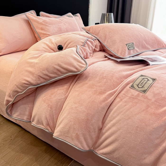 91家纺网 家纺一手货源 找家纺 眠博士 2025新款时尚款牛奶绒加厚保暖四件套四件套 时尚款-粉色