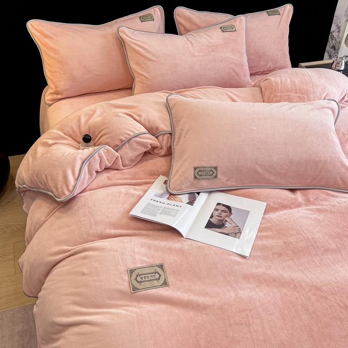 91家纺网 家纺一手货源 找家纺 眠博士 2025新款时尚款牛奶绒加厚保暖四件套四件套 时尚款-粉色