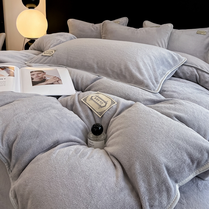 91家纺网 家纺一手货源 找家纺 眠博士 2025新款时尚款牛奶绒加厚保暖四件套四件套 时尚款-浅灰
