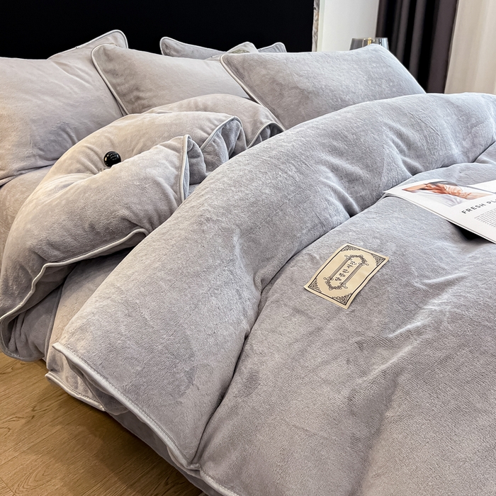 91家纺网 家纺一手货源 找家纺 眠博士 2025新款时尚款牛奶绒加厚保暖四件套四件套 时尚款-浅灰