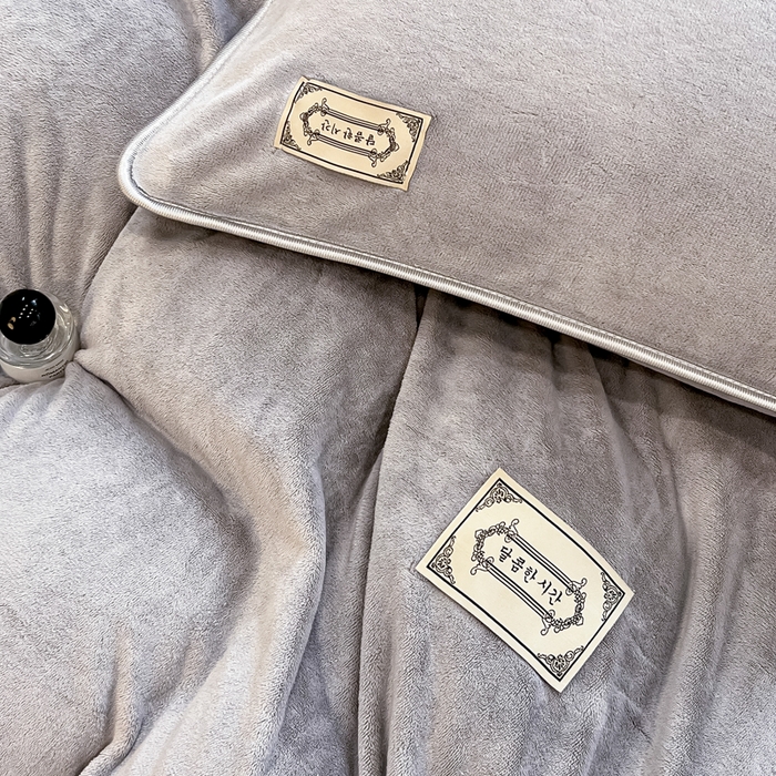 91家纺网 家纺一手货源 找家纺 眠博士 2025新款时尚款牛奶绒加厚保暖四件套四件套 时尚款-浅灰