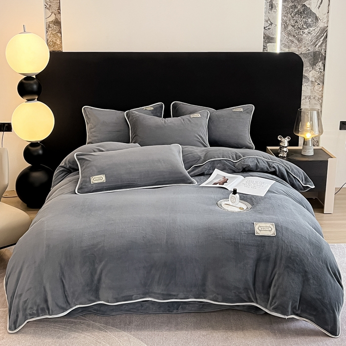 91家纺网 家纺一手货源 找家纺 眠博士 2025新款时尚款牛奶绒加厚保暖四件套四件套 时尚款-深灰