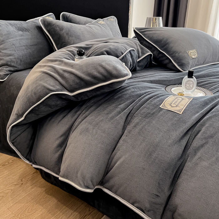 91家纺网 家纺一手货源 找家纺 眠博士 2025新款时尚款牛奶绒加厚保暖四件套四件套 时尚款-深灰