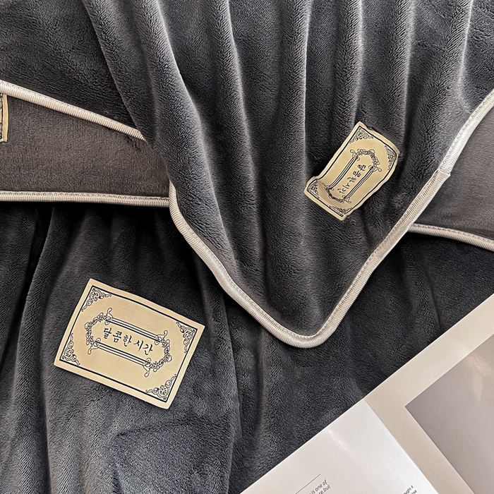 91家纺网 家纺一手货源 找家纺 眠博士 2025新款时尚款牛奶绒加厚保暖四件套四件套 时尚款-深灰