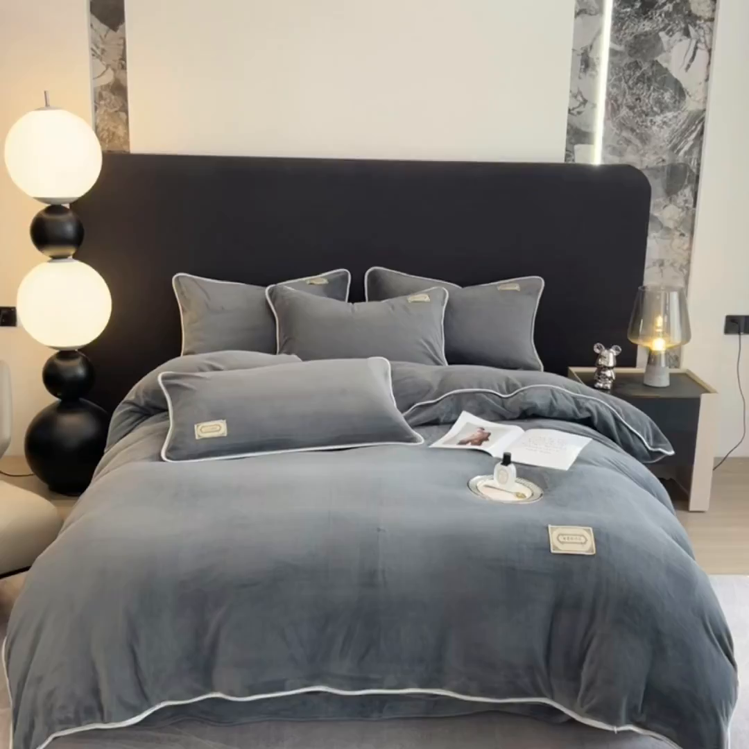 91家纺网 家纺一手货源 找家纺 眠博士 2025新款时尚款牛奶绒加厚保暖四件套四件套 时尚款-深灰