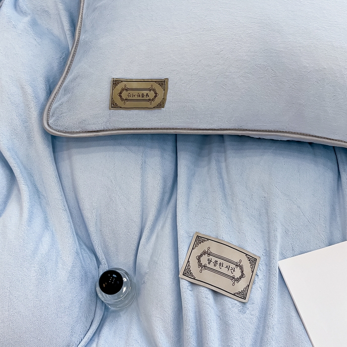 91家纺网 家纺一手货源 找家纺 眠博士 2025新款时尚款牛奶绒加厚保暖四件套四件套 时尚款-雾霾蓝