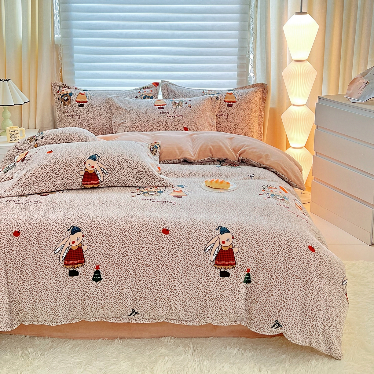 91家纺网 家纺一手货源 找家纺 锦罗绣 2025新款230克牛奶绒印花单被套 开心宝贝