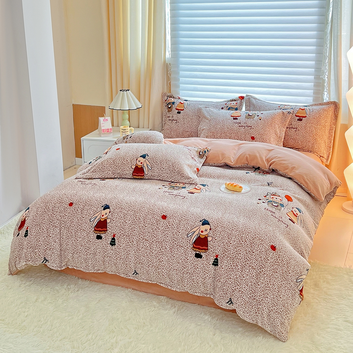 91家纺网 家纺一手货源 找家纺 锦罗绣 2025新款230克牛奶绒印花单被套 开心宝贝