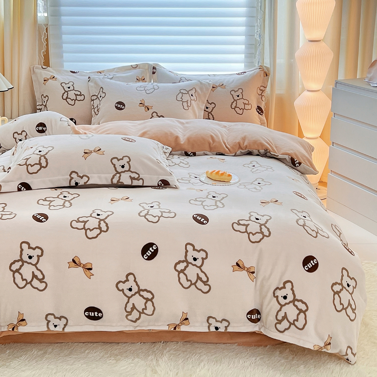 91家纺网 家纺一手货源 找家纺 锦罗绣 2025新款230克牛奶绒印花单被套 奶香小熊