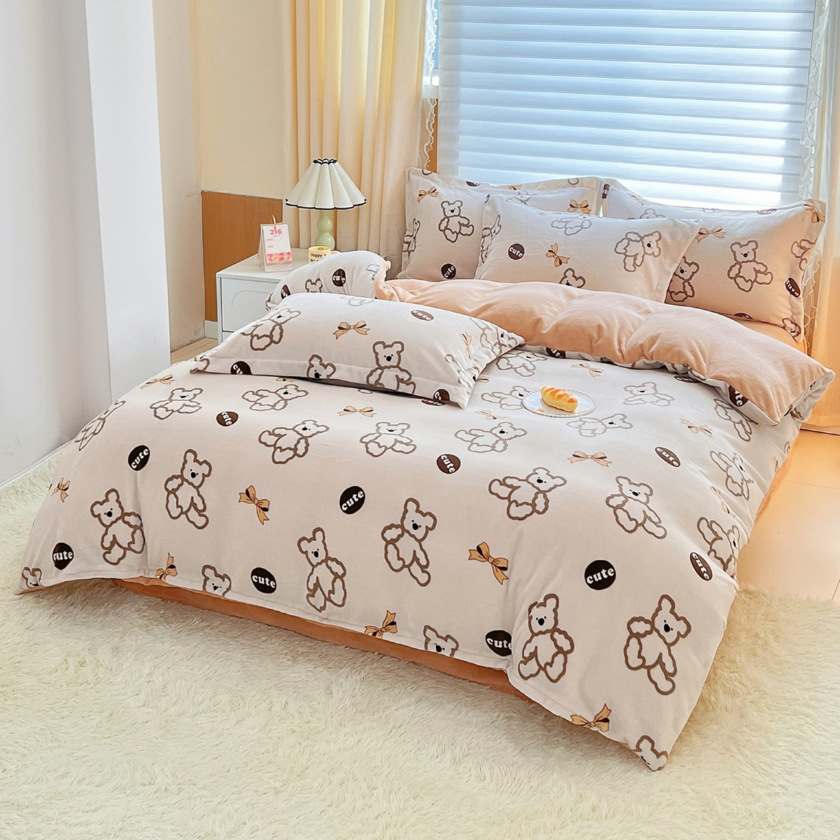 91家纺网 家纺一手货源 找家纺 锦罗绣 2025新款230克牛奶绒印花单被套 奶香小熊