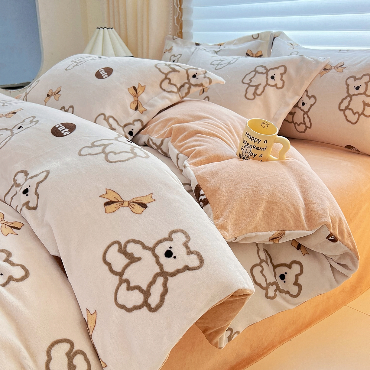 91家纺网 家纺一手货源 找家纺 锦罗绣 2025新款230克牛奶绒印花单被套 奶香小熊