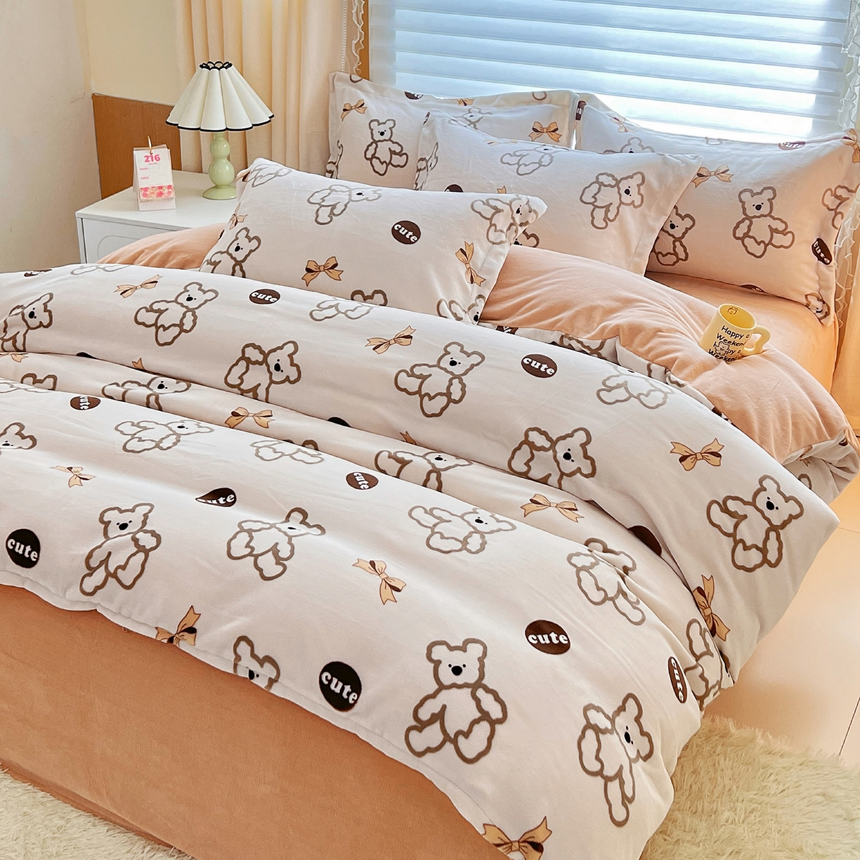 91家纺网 家纺一手货源 找家纺 锦罗绣 2025新款230克牛奶绒印花单被套 奶香小熊