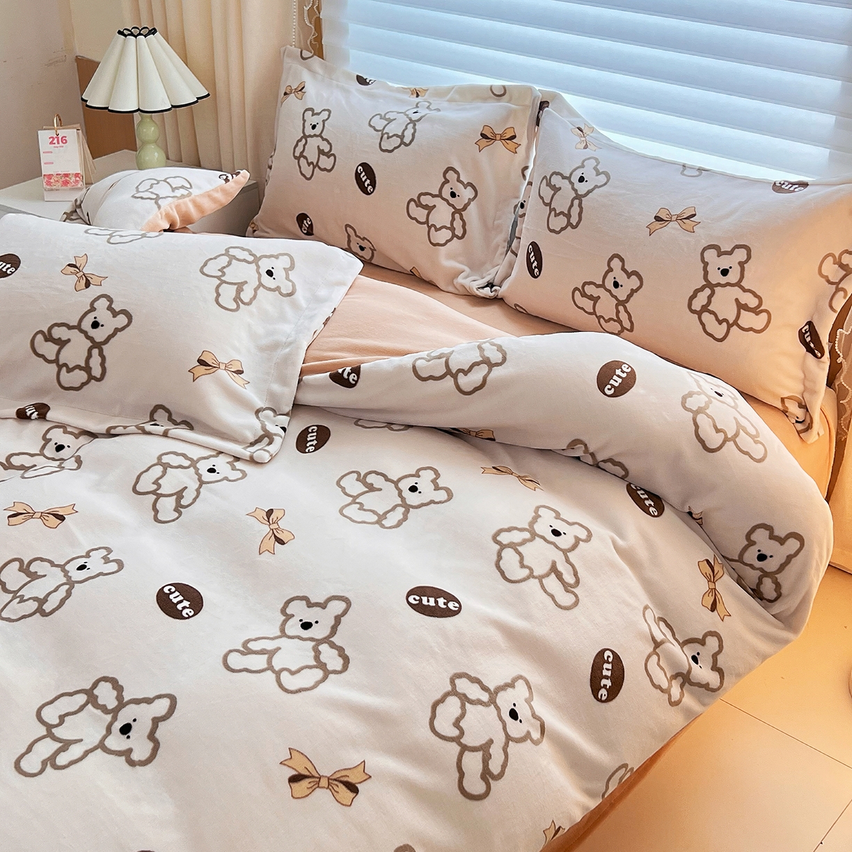 91家纺网 家纺一手货源 找家纺 锦罗绣 2025新款230克牛奶绒印花单被套 奶香小熊