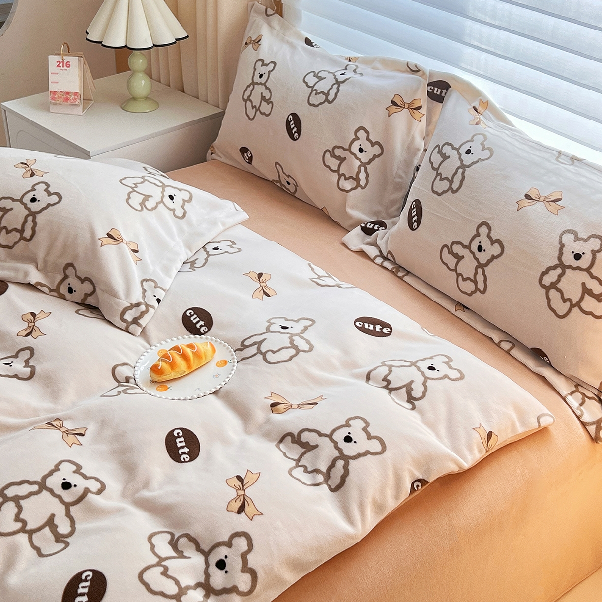 91家纺网 家纺一手货源 找家纺 锦罗绣 2025新款230克牛奶绒印花单被套 奶香小熊