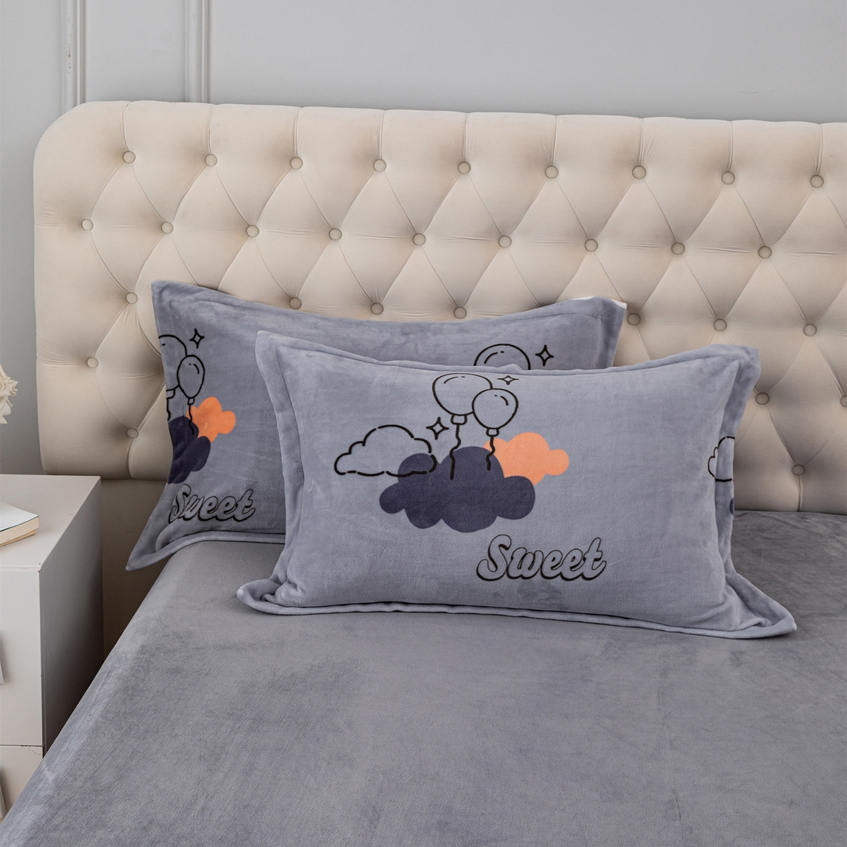 91家纺网 家纺一手货源 找家纺 锦罗绣 2025新款230克牛奶绒印花单被套 甜蜜宝贝