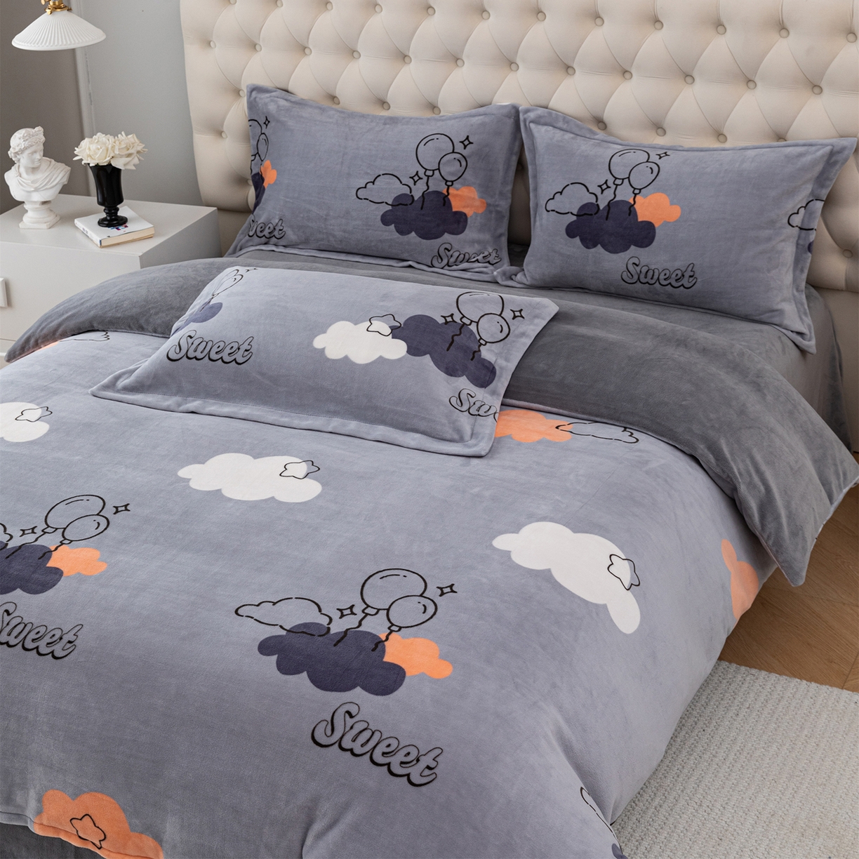 91家纺网 家纺一手货源 找家纺 锦罗绣 2025新款230克牛奶绒印花单被套 甜蜜宝贝