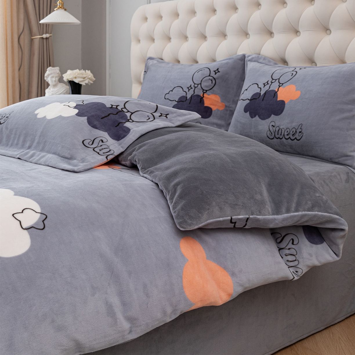 91家纺网 家纺一手货源 找家纺 锦罗绣 2025新款230克牛奶绒印花单被套 甜蜜宝贝