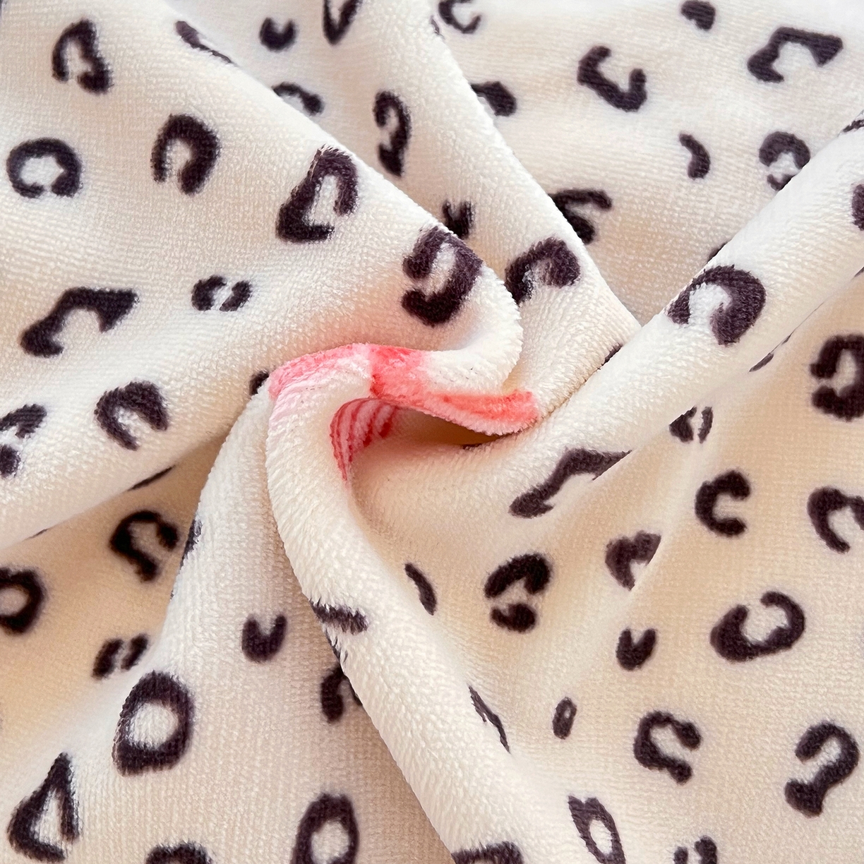 91家纺网 家纺一手货源 找家纺 锦罗绣 2025新款230克牛奶绒印花单被套 樱结绮梦