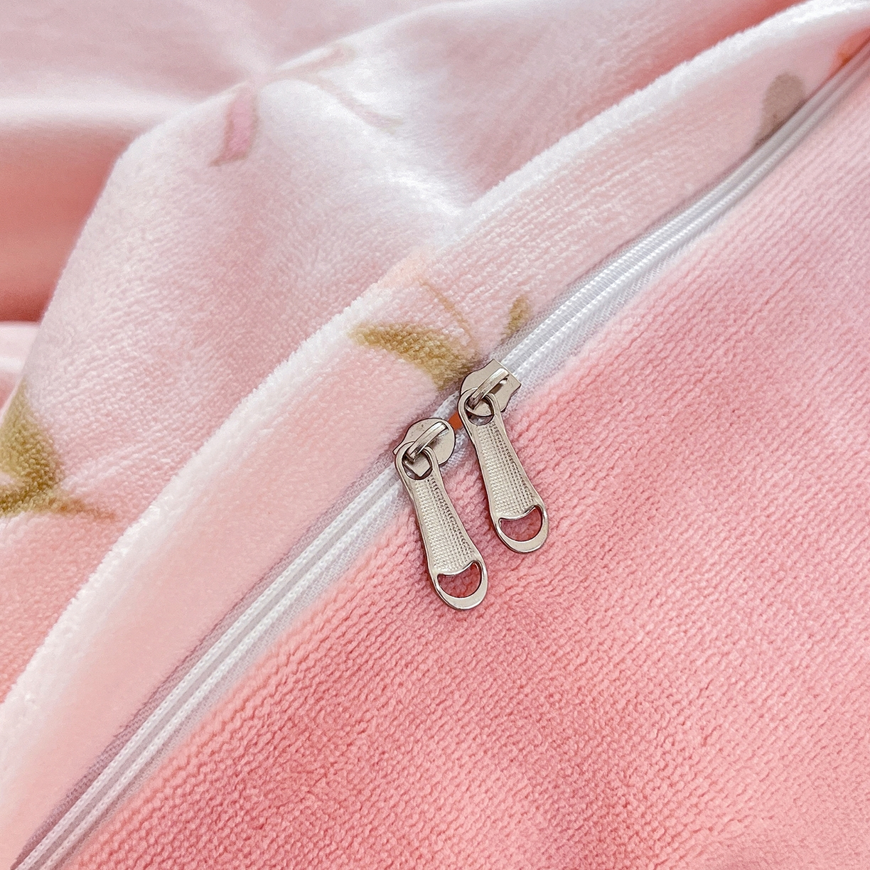 91家纺网 家纺一手货源 找家纺 锦罗绣 2025新款230克牛奶绒印花单被套 郁金香