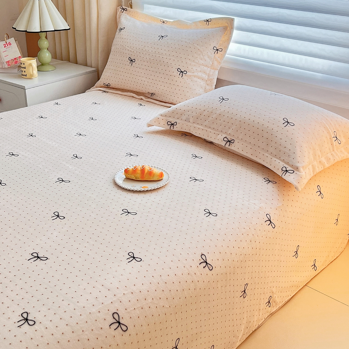 91家纺网 家纺一手货源 找家纺 锦罗绣 2025新款230克牛奶绒印花单床单 爱心结