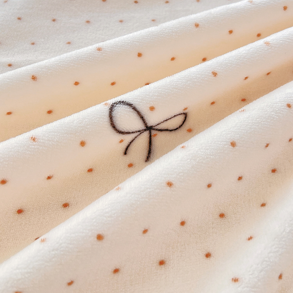 91家纺网 家纺一手货源 找家纺 锦罗绣 2025新款230克牛奶绒印花单床单 爱心结