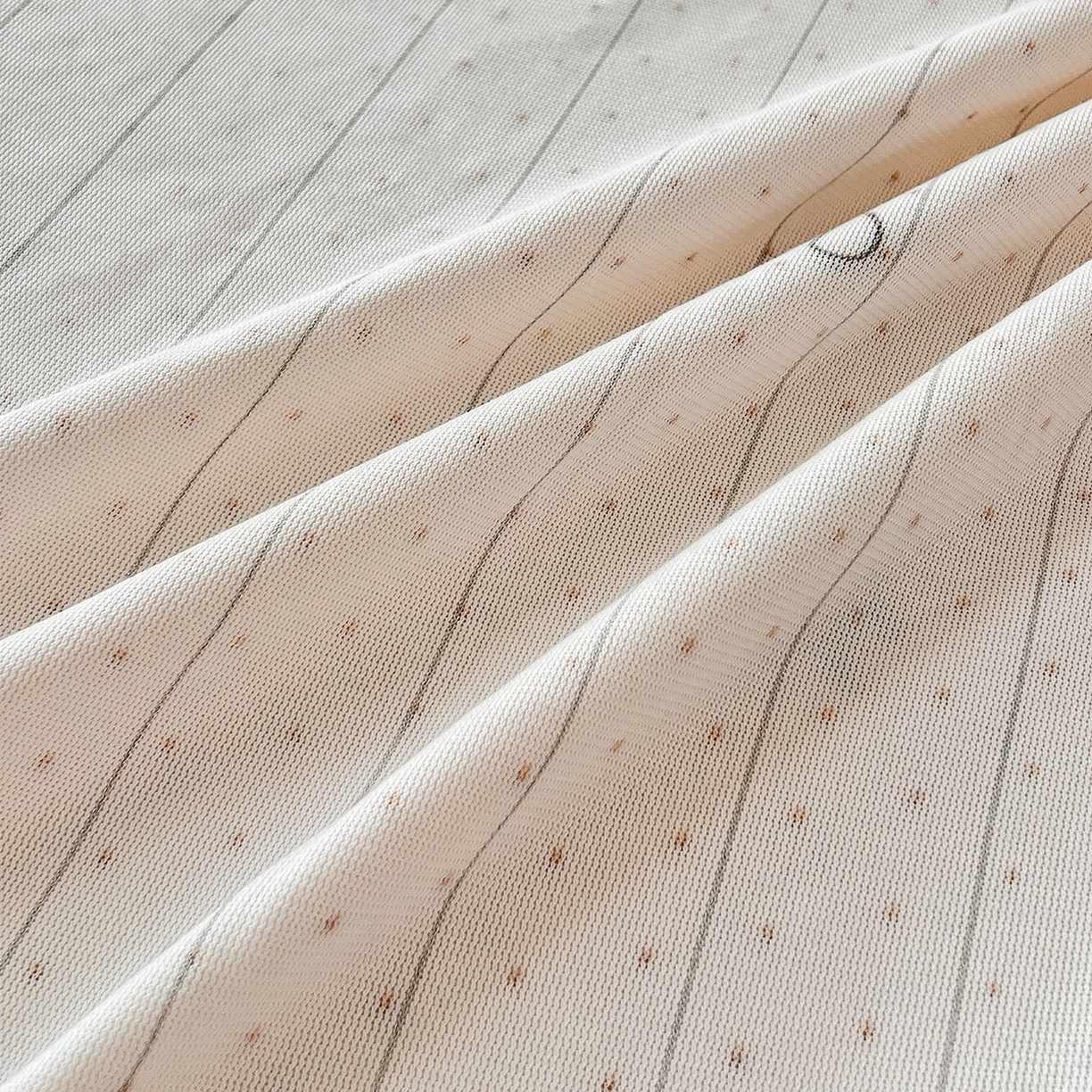 91家纺网 家纺一手货源 找家纺 锦罗绣 2025新款230克牛奶绒印花单床单 爱心结