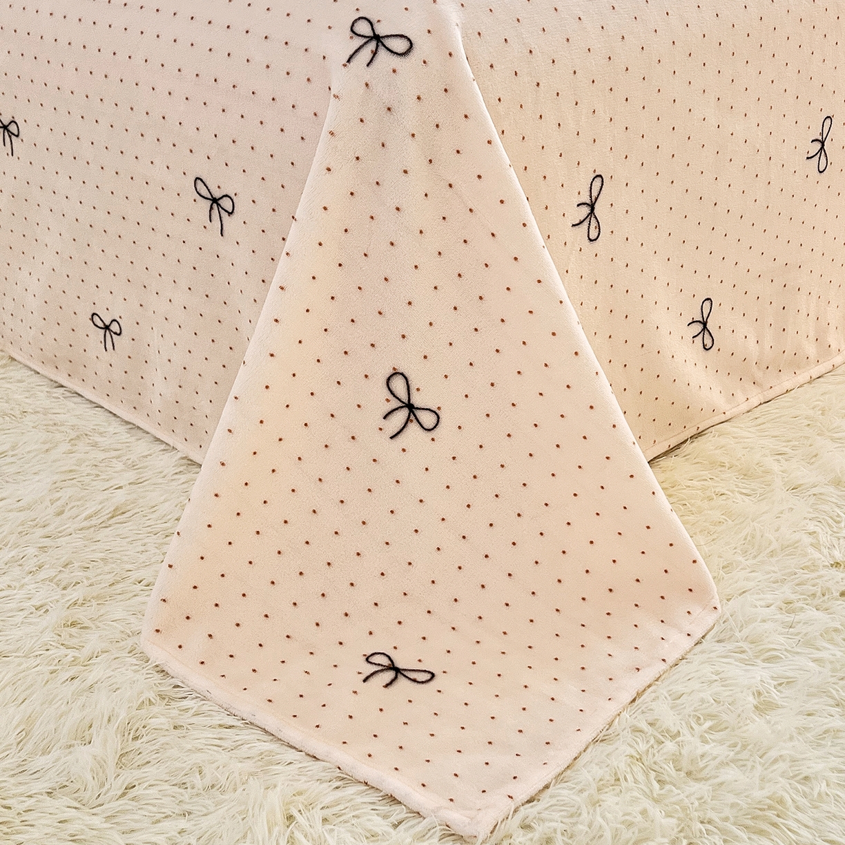 91家纺网 家纺一手货源 找家纺 锦罗绣 2025新款230克牛奶绒印花单床单 爱心结