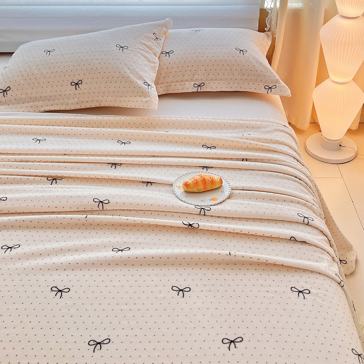 91家纺网 家纺一手货源 找家纺 锦罗绣 2025新款230克牛奶绒印花单床单 爱心结