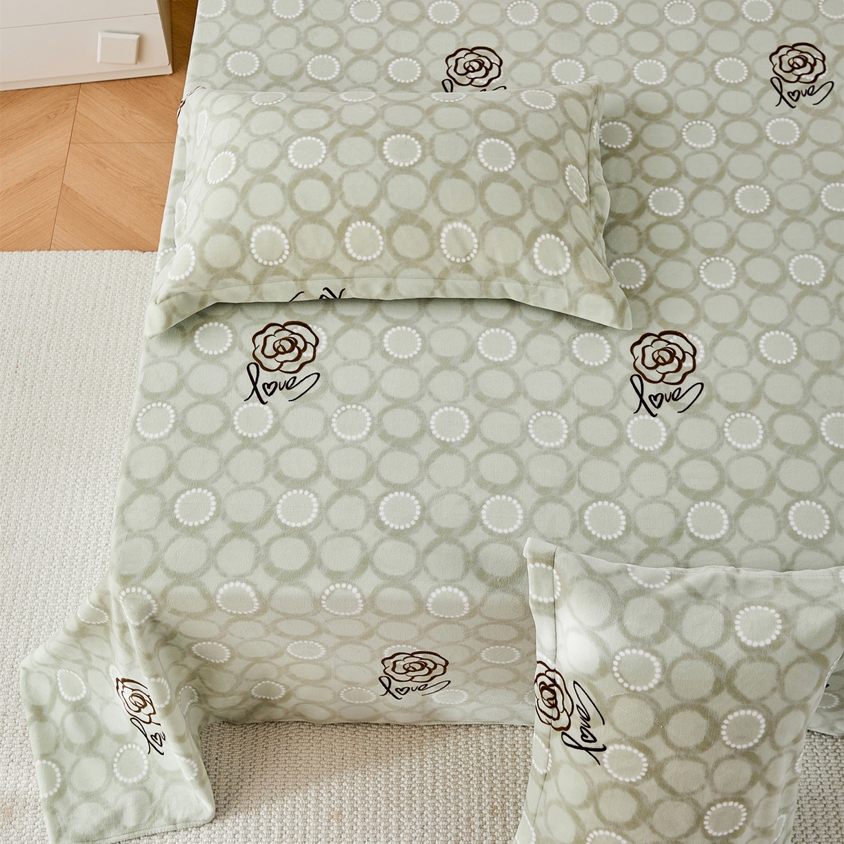 91家纺网 家纺一手货源 找家纺 锦罗绣 2025新款230克牛奶绒印花单床单 等待