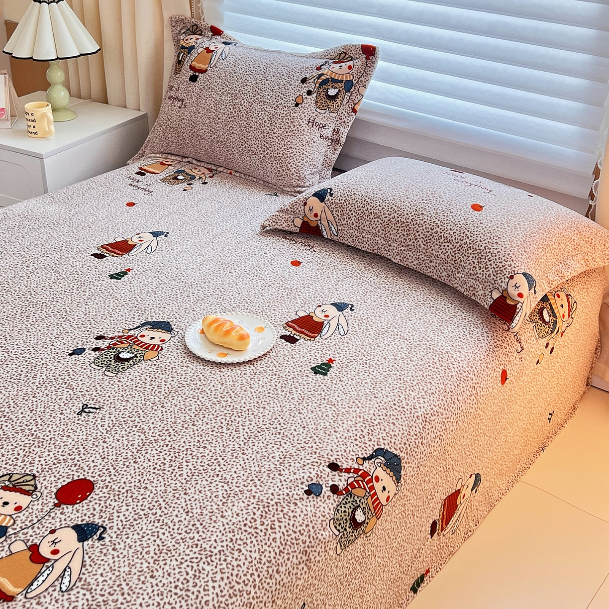 91家纺网 家纺一手货源 找家纺 锦罗绣 2025新款230克牛奶绒印花单床单 开心宝贝