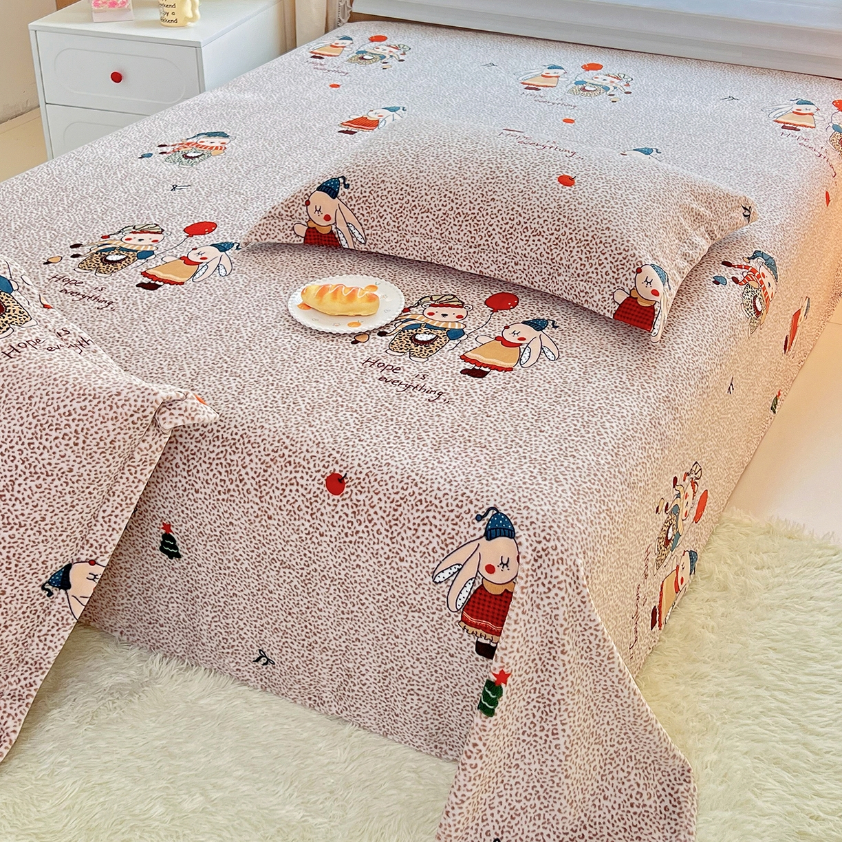 91家纺网 家纺一手货源 找家纺 锦罗绣 2025新款230克牛奶绒印花单床单 开心宝贝