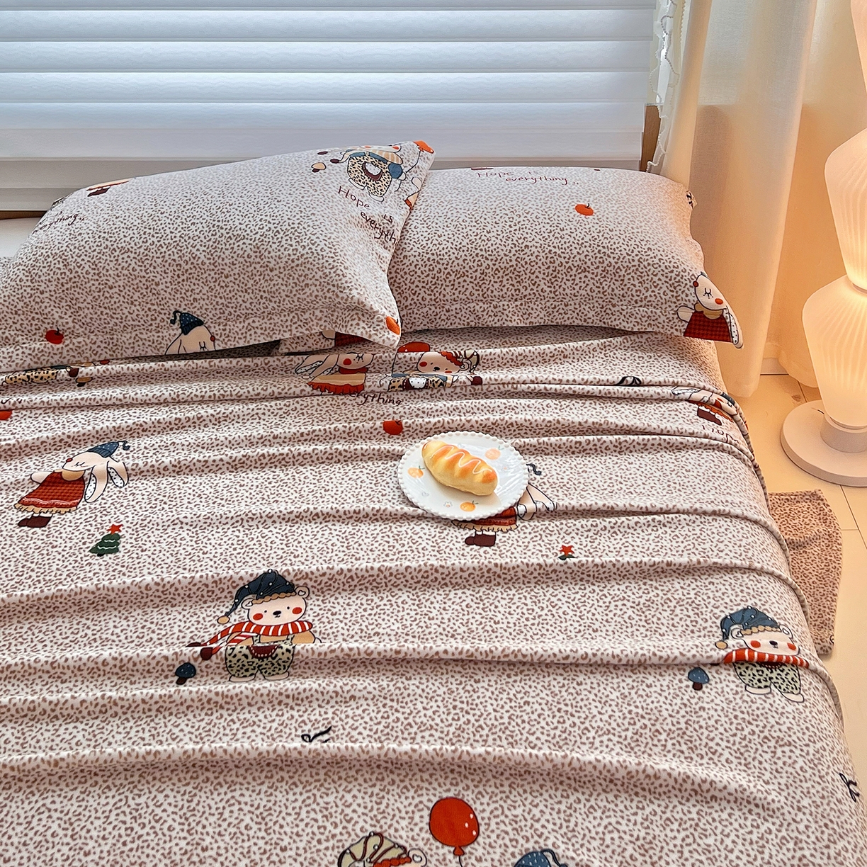 91家纺网 家纺一手货源 找家纺 锦罗绣 2025新款230克牛奶绒印花单床单 开心宝贝