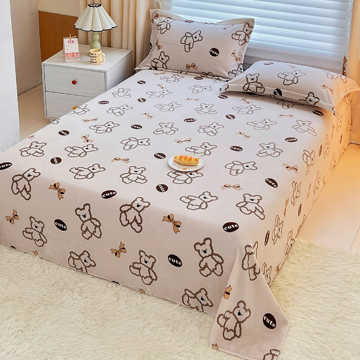 91家纺网 家纺一手货源 找家纺 锦罗绣 2025新款230克牛奶绒印花单床单 奶香小熊