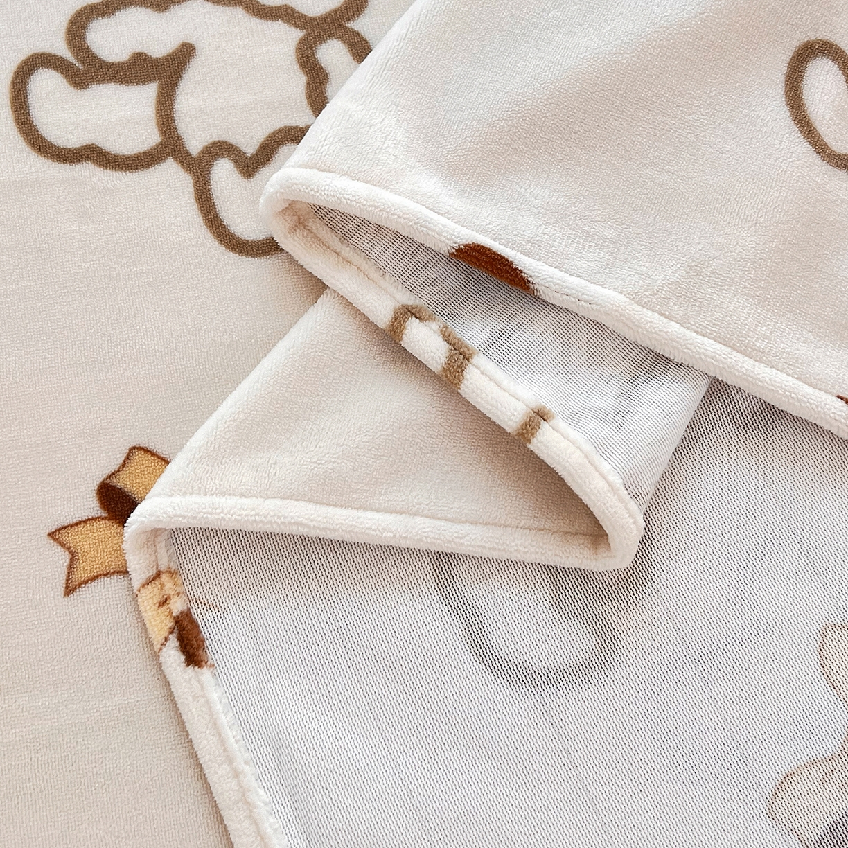 91家纺网 家纺一手货源 找家纺 锦罗绣 2025新款230克牛奶绒印花单床单 奶香小熊