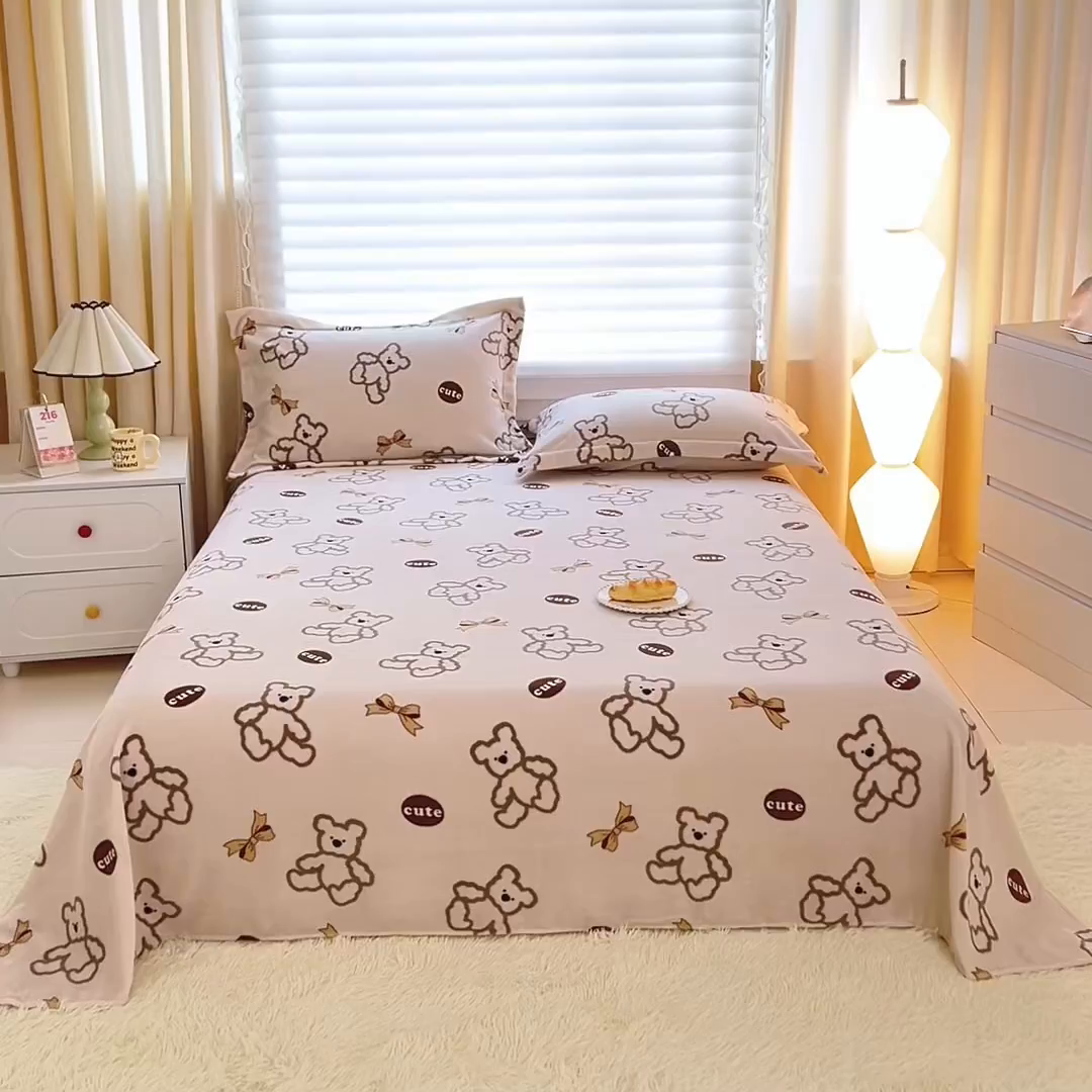 91家纺网 家纺一手货源 找家纺 锦罗绣 2025新款230克牛奶绒印花单床单 奶香小熊