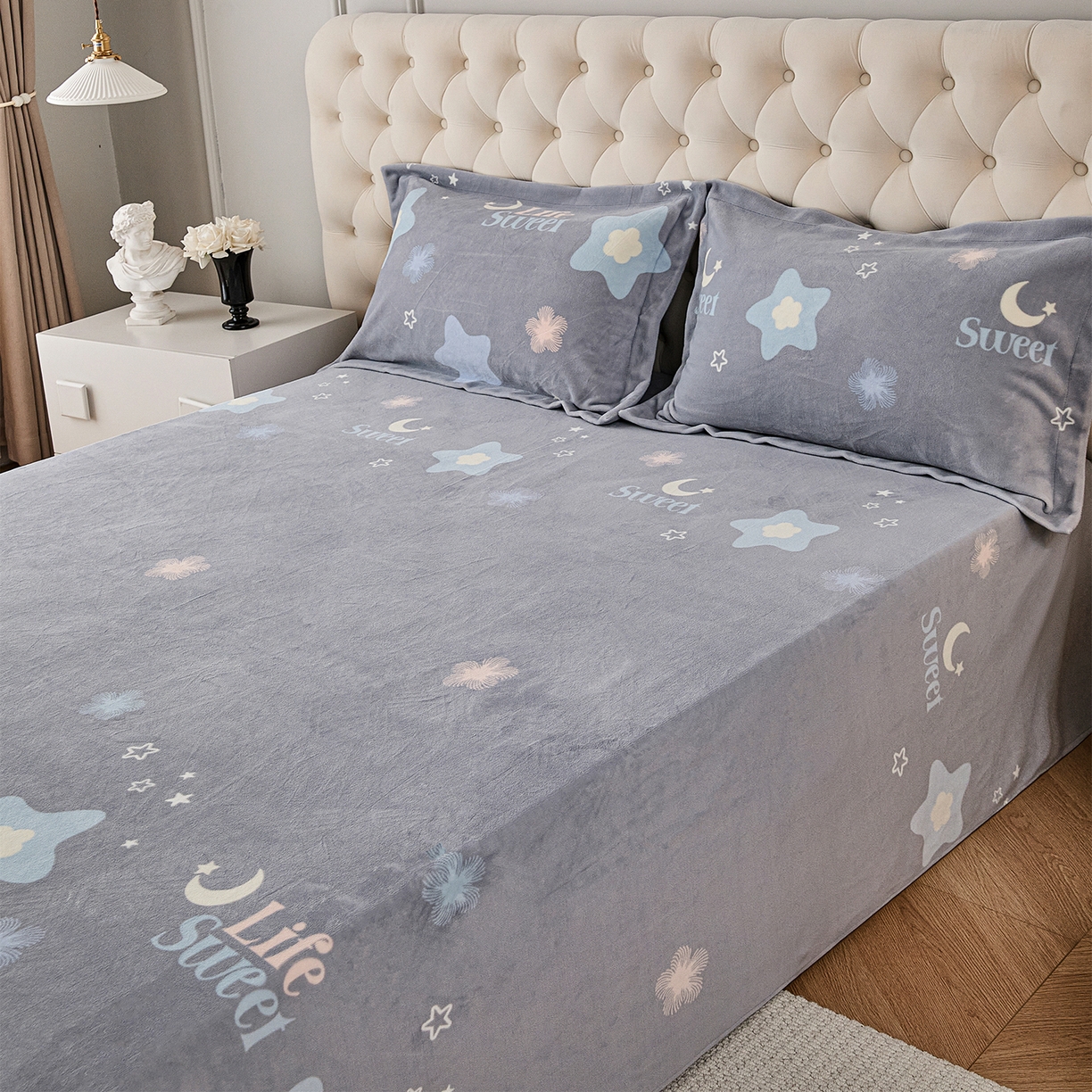 91家纺网 家纺一手货源 找家纺 锦罗绣 2025新款230克牛奶绒印花单床单 时光