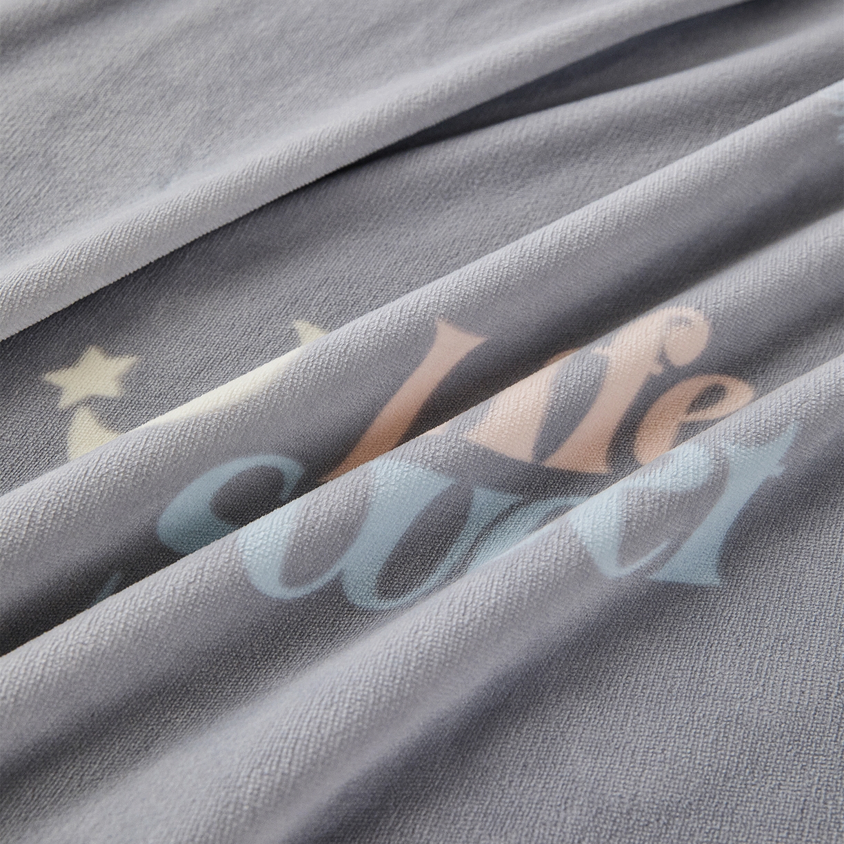 91家纺网 家纺一手货源 找家纺 锦罗绣 2025新款230克牛奶绒印花单床单 时光