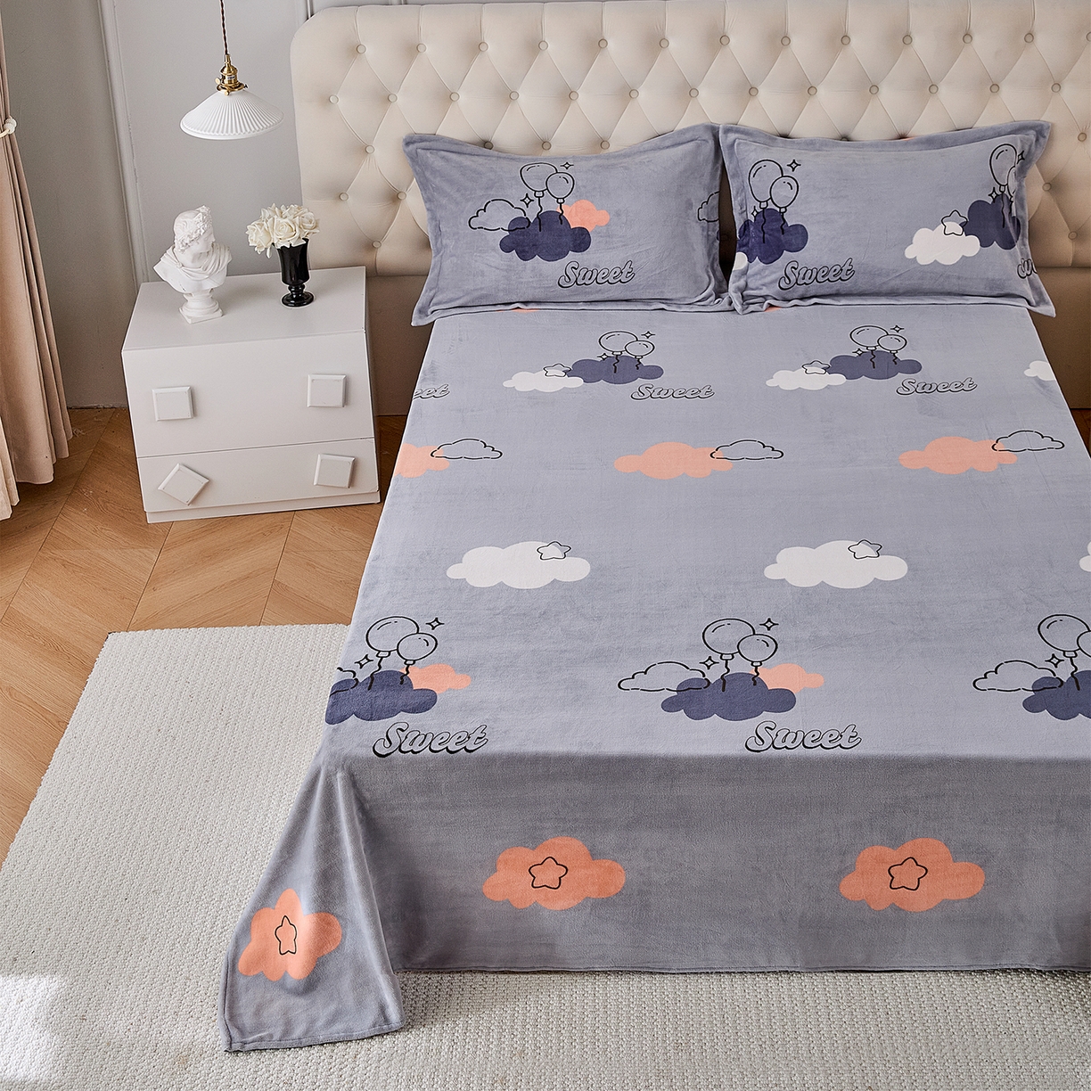 91家纺网 家纺一手货源 找家纺 锦罗绣 2025新款230克牛奶绒印花单床单 甜蜜宝贝