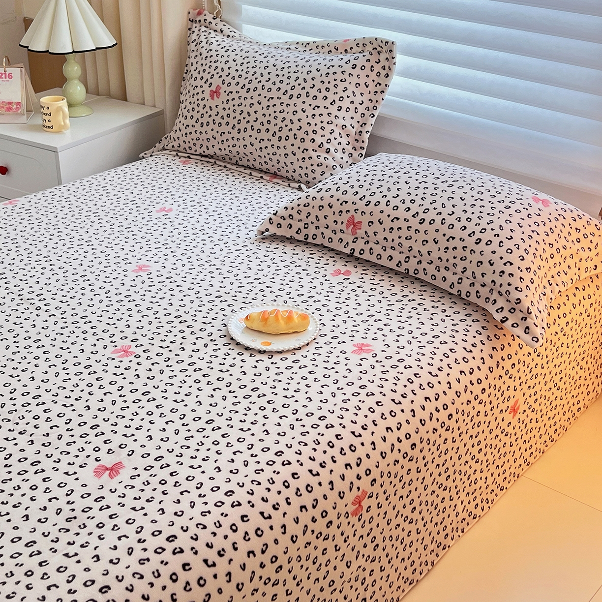 91家纺网 家纺一手货源 找家纺 锦罗绣 2025新款230克牛奶绒印花单床单 樱结绮梦